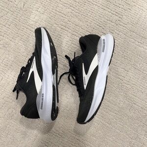 Brooks Adrenaline GTS 24 Running Sneakers